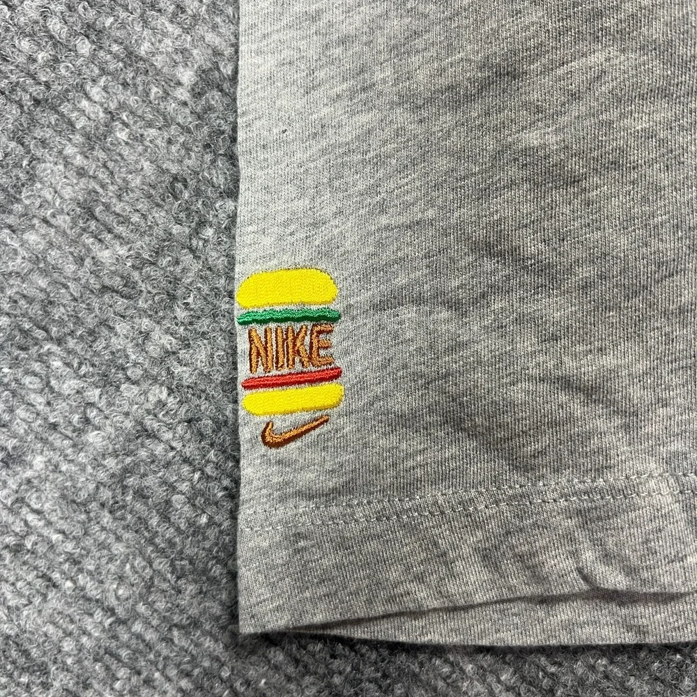 Nike‎ T-Shirt Boys L Heather Grey Cotton Sole Food Graphic Short Sleeve Pullover